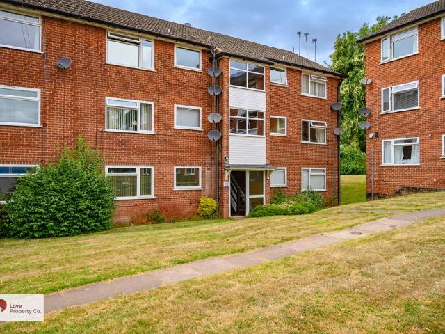 2 bedroom ground flat for sale