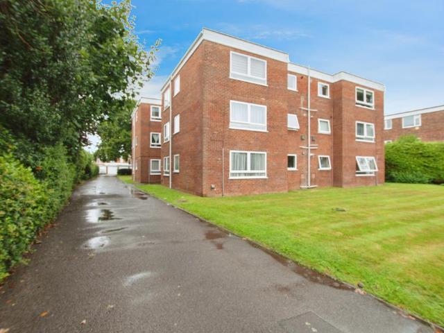 2 bedroom ground flat for sale