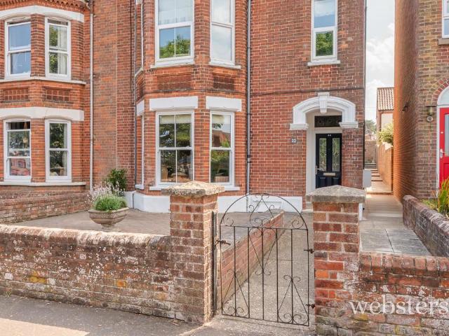 2 bedroom ground flat for sale