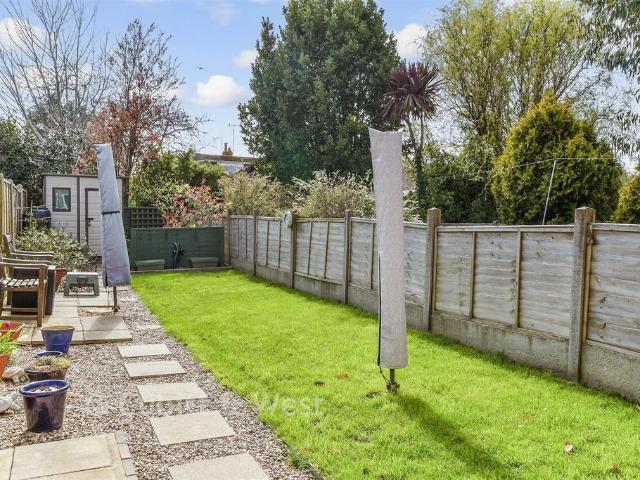 2 bedroom ground flat for sale