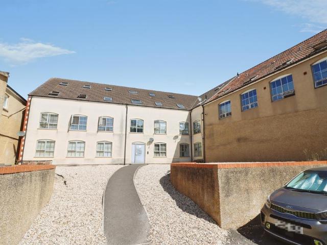 2 bedroom ground flat for sale