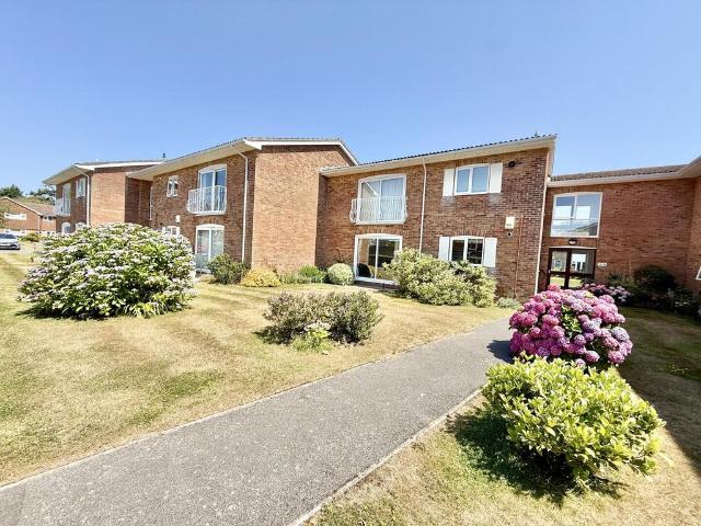 2 bedroom ground flat for sale