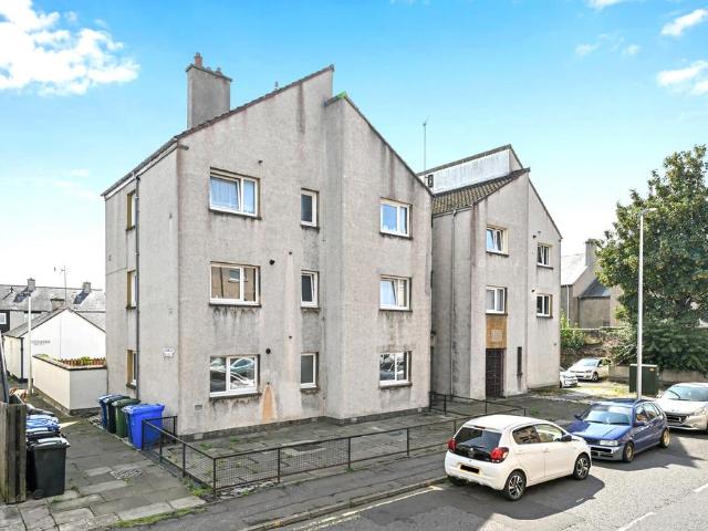 2 bedroom ground flat for sale
