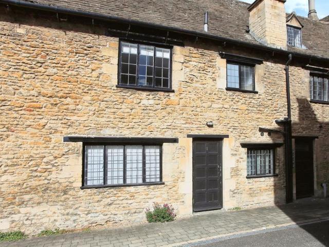 2 bedroom ground flat for sale