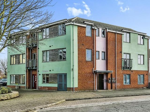 2 bedroom ground flat for sale