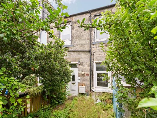 2 bedroom ground flat for sale