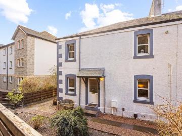 2 bedroom ground flat for sale