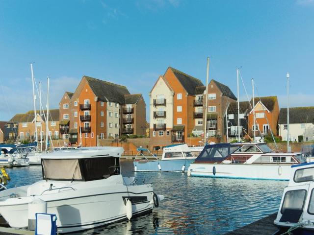 2 bedroom ground flat for sale