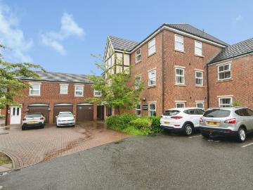 2 bedroom ground flat for sale