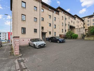 2 bedroom ground flat for sale