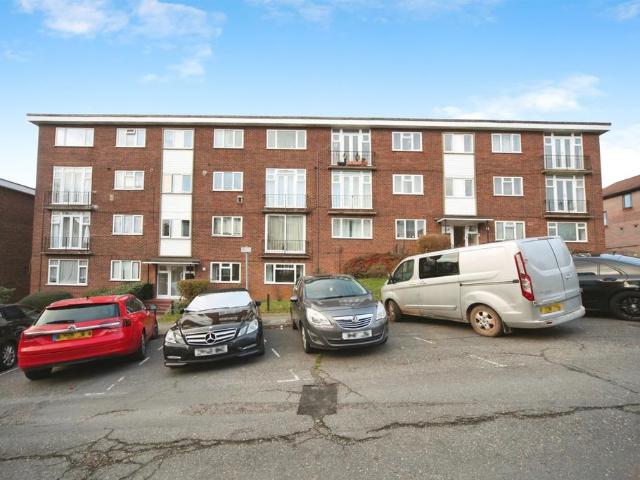 2 bedroom ground flat for sale