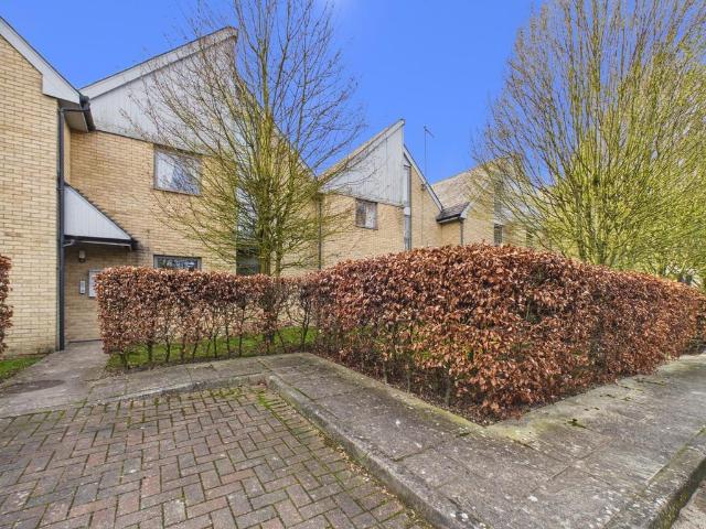 2 bedroom ground flat for sale