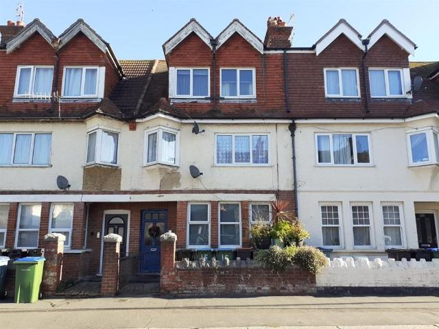 2 bedroom ground flat for sale