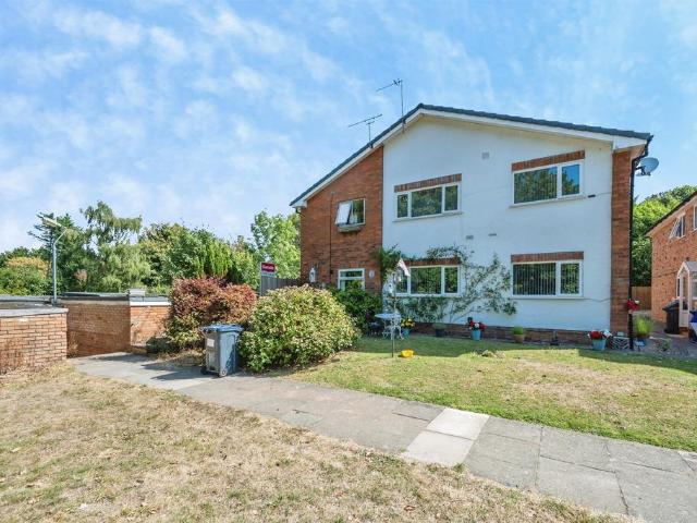 2 bedroom ground flat for sale