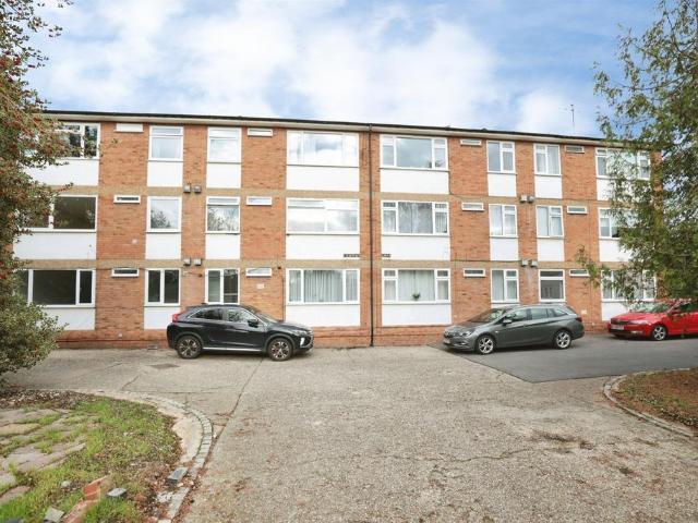 2 bedroom ground flat for sale