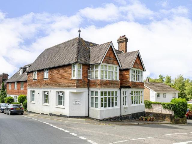 2 bedroom ground flat for sale