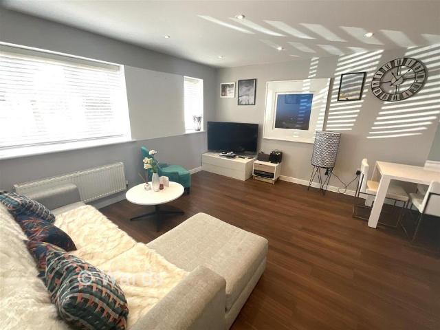 2 bedroom ground flat for sale