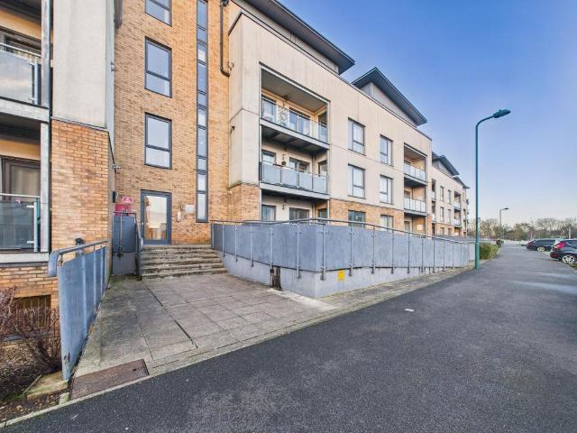 2 bedroom ground flat for sale