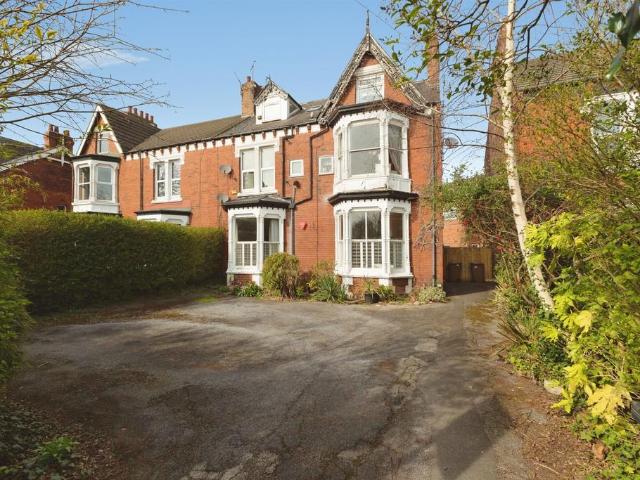 2 bedroom ground flat for sale