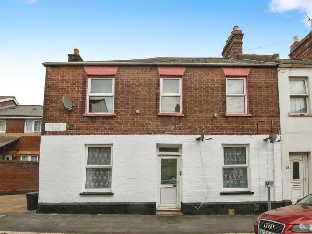 2 bedroom ground flat for sale