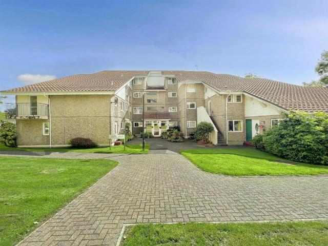 2 bedroom ground flat for sale