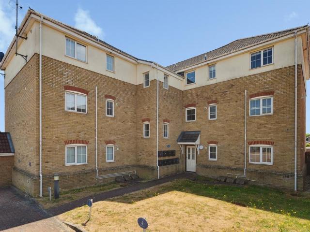 2 bedroom ground flat for sale