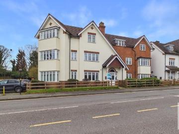 2 bedroom ground flat for sale