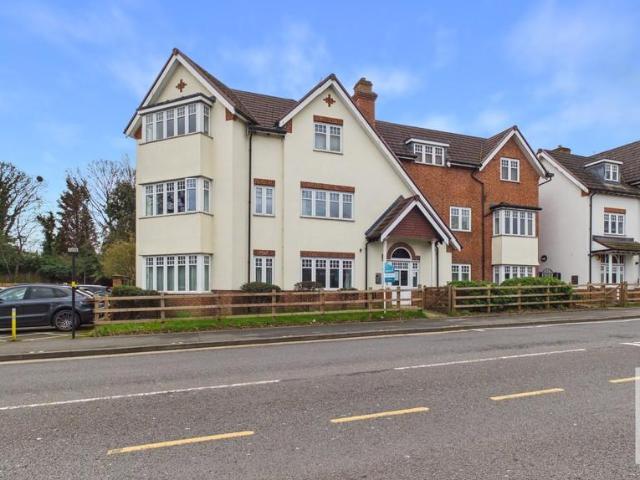 2 bedroom ground flat for sale