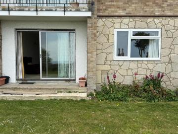 2 bedroom ground flat for sale