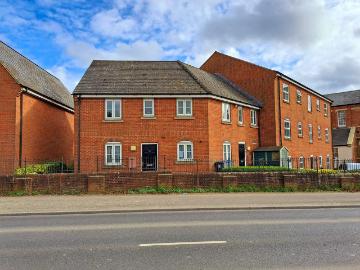 2 bedroom ground flat for sale