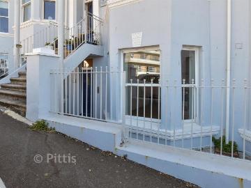 2 bedroom ground flat for sale