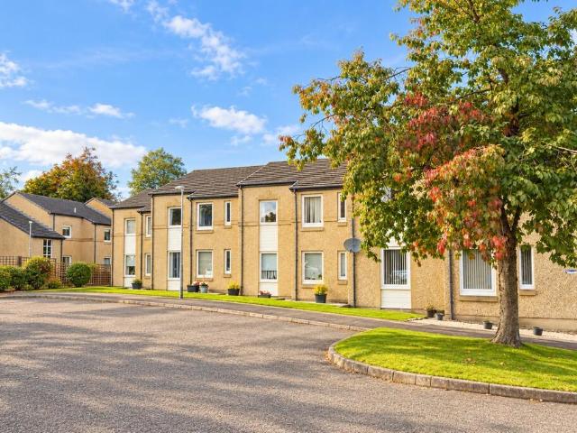 2 bedroom ground flat for sale