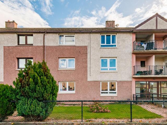 2 bedroom ground flat for sale