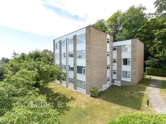 2 bedroom ground flat for sale