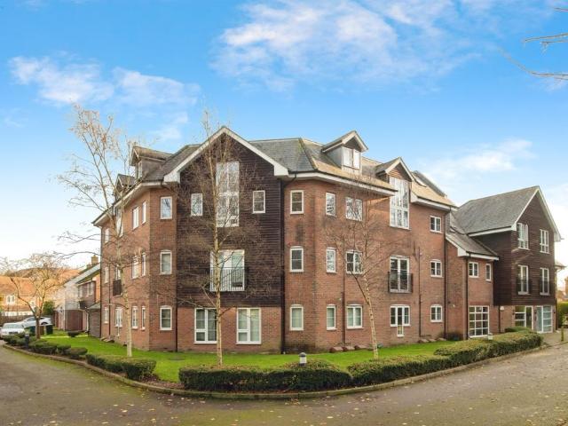 2 bedroom ground flat for sale