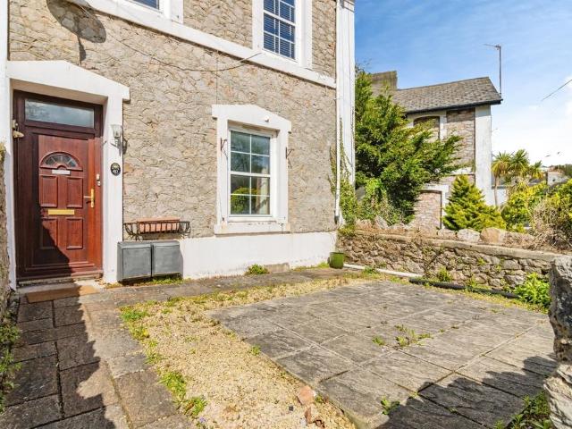 2 bedroom ground flat for sale