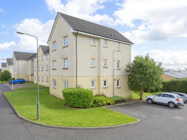 2 bedroom ground flat for sale