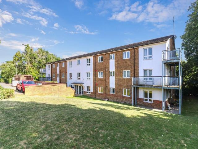 2 bedroom ground flat for sale