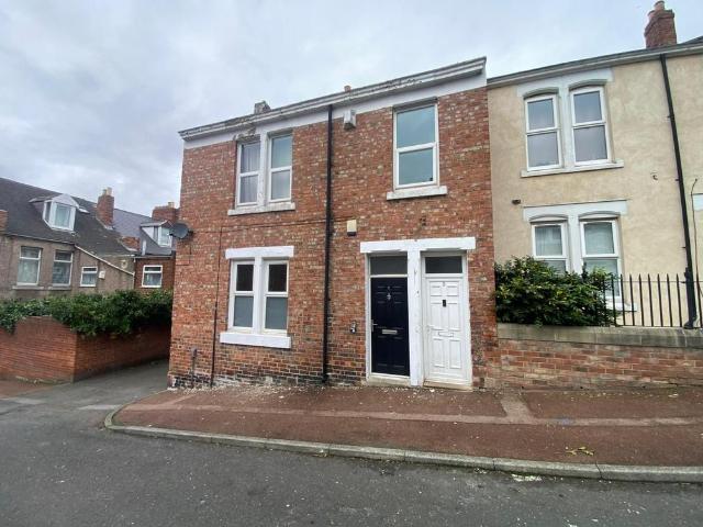 2 bedroom ground flat for sale