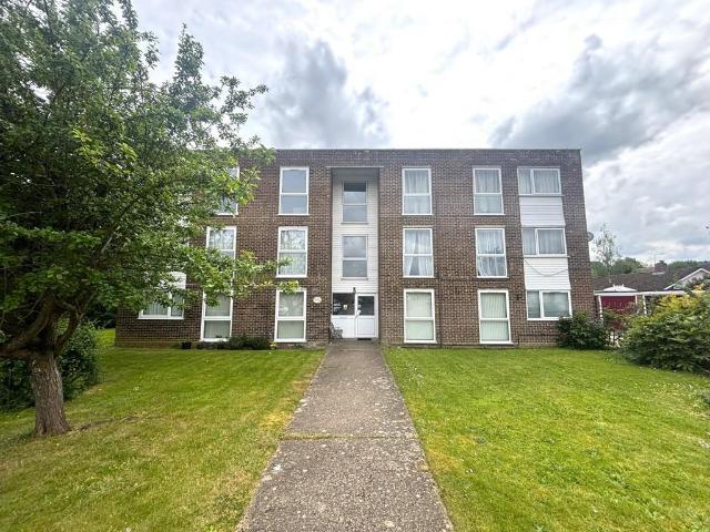 2 bedroom ground flat for sale