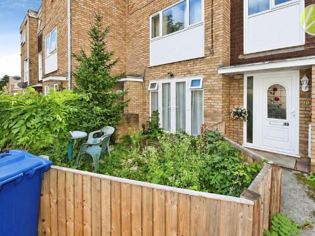 2 bedroom ground flat for sale