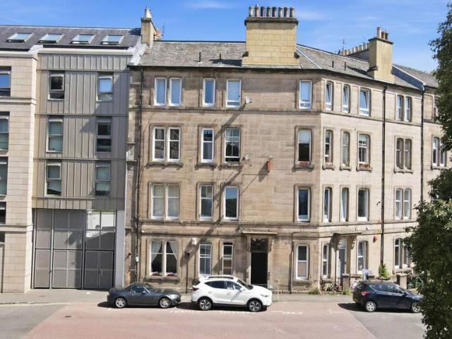 2 bedroom ground flat for sale