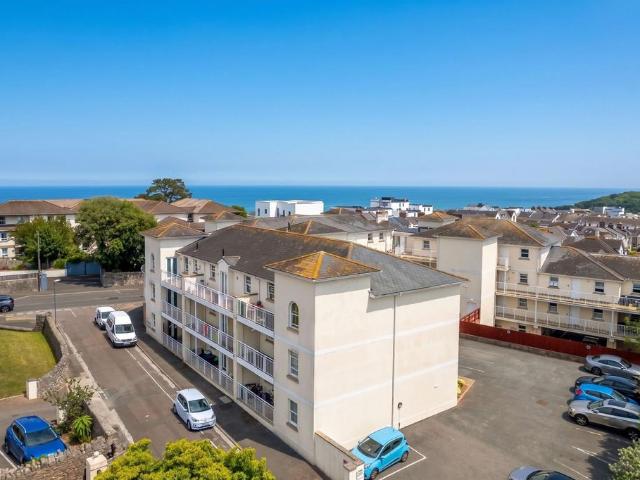 2 bedroom ground flat for sale