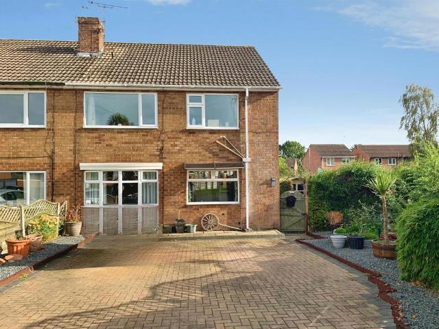 2 bedroom ground flat for sale