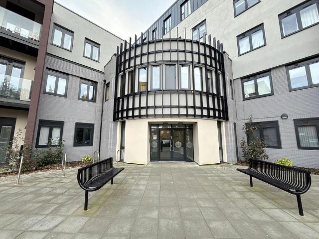 2 bedroom ground flat for sale