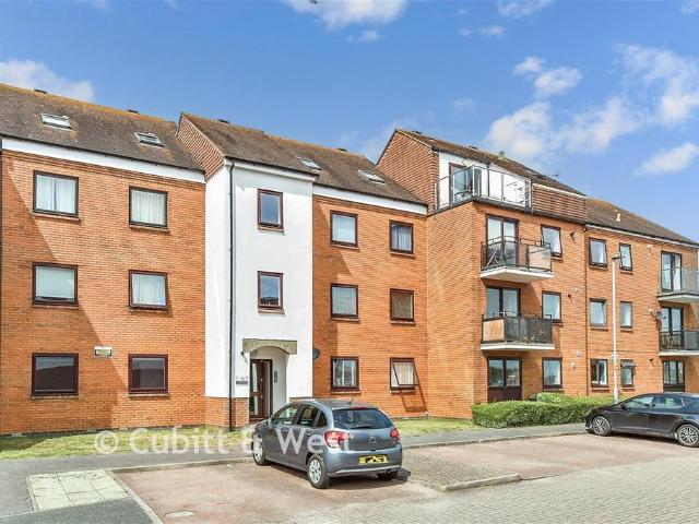 2 bedroom ground flat for sale