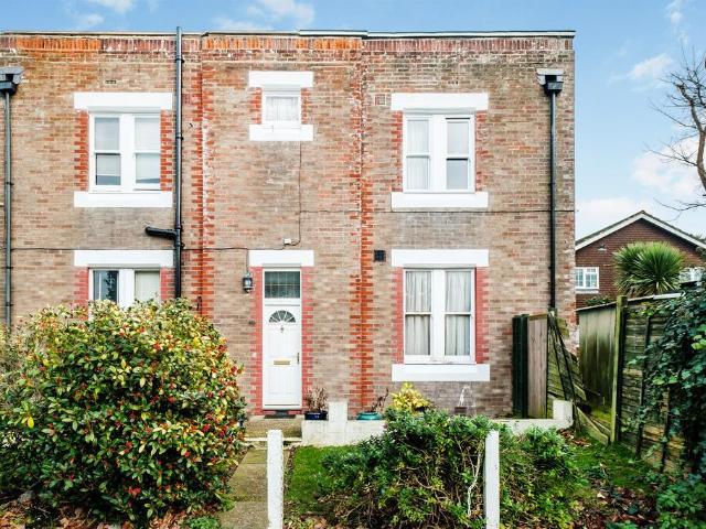 2 bedroom ground flat for sale