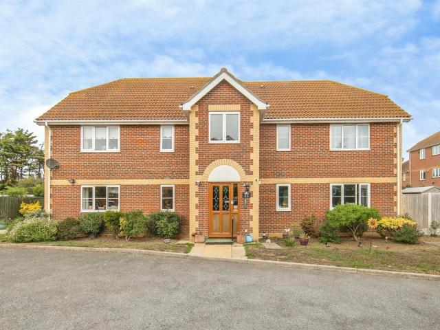 2 bedroom ground flat for sale