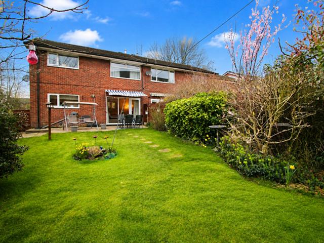 2 bedroom ground flat for sale