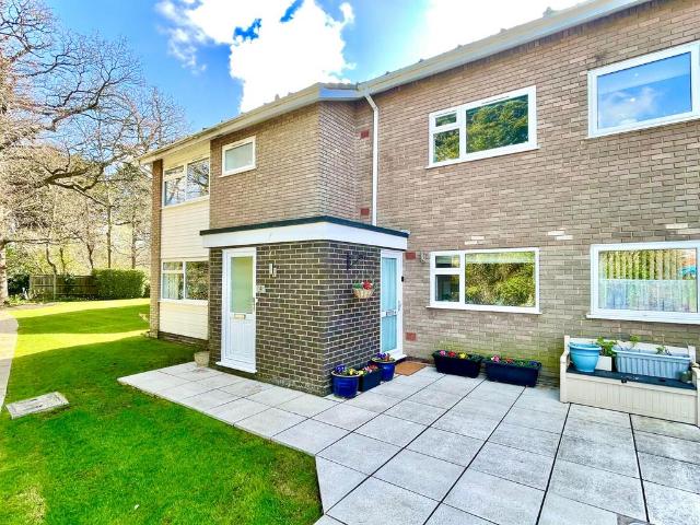 2 bedroom ground flat for sale
